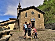 02 Al Santuario del Perello con Tiziana e Paola incontrate sul percorso